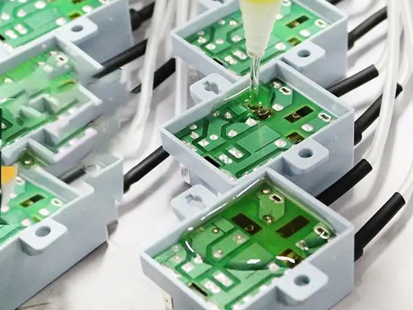 為什么電子灌封膠使用前須表面處理